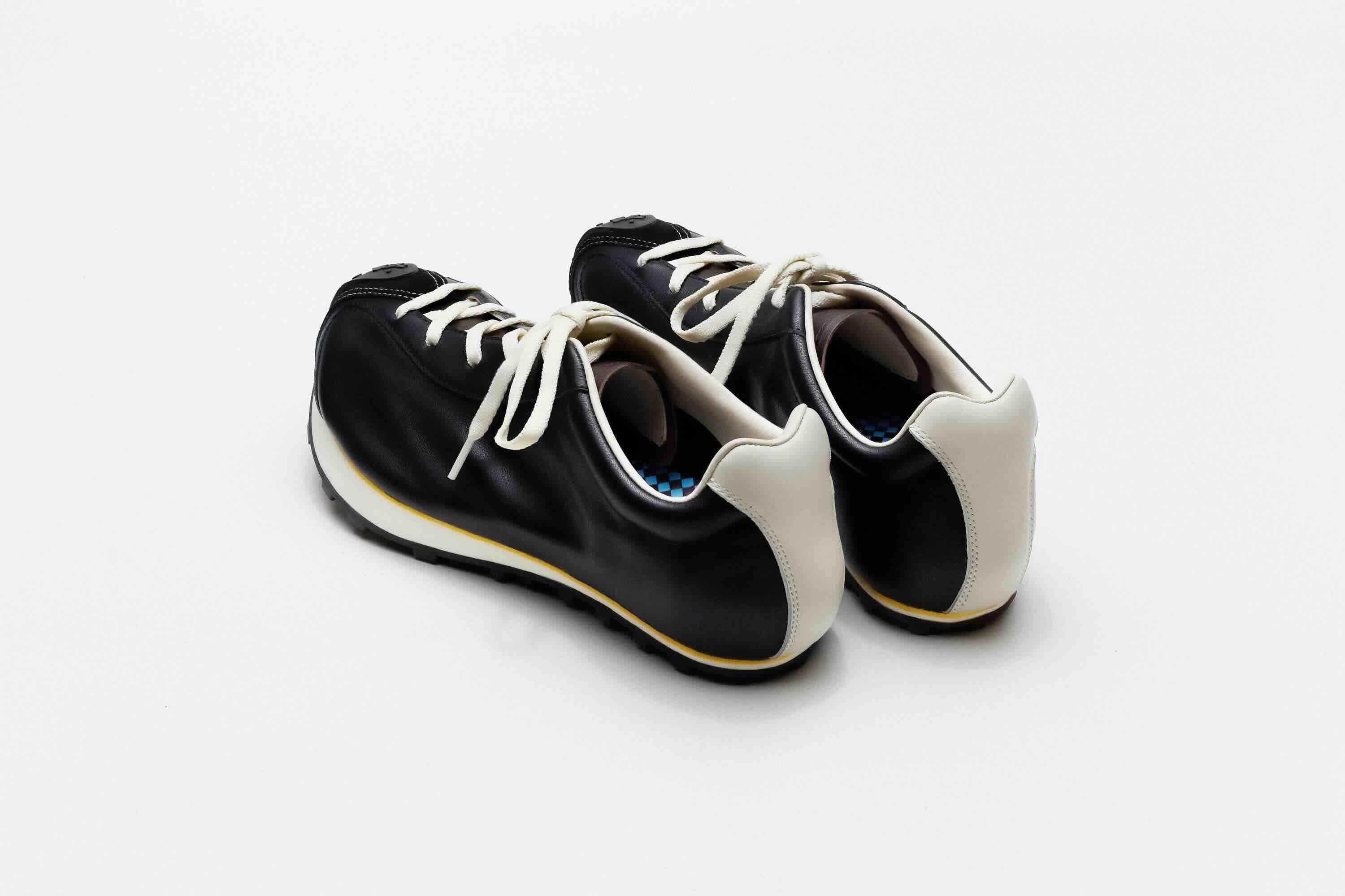 Heel Drop Racer in black