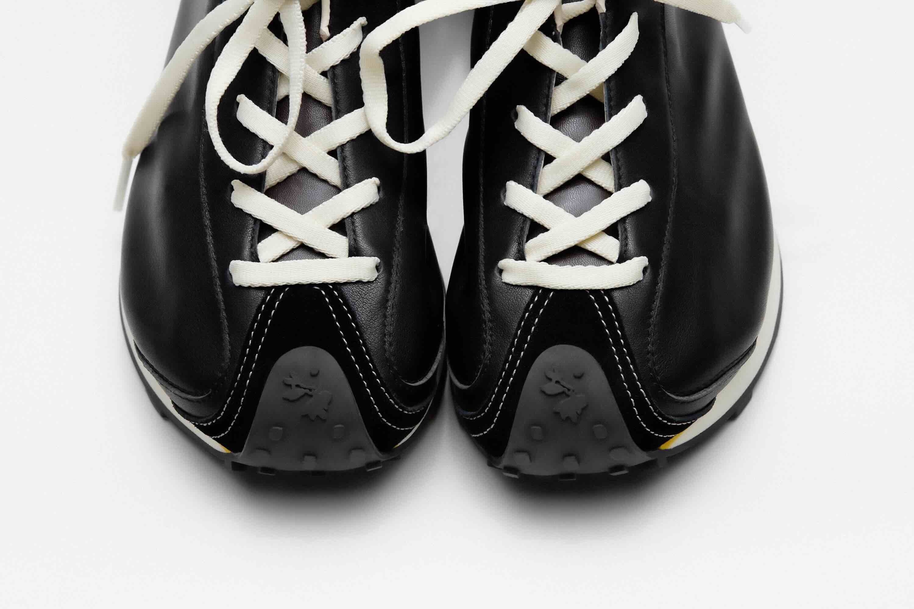 Heel Drop Racer in black