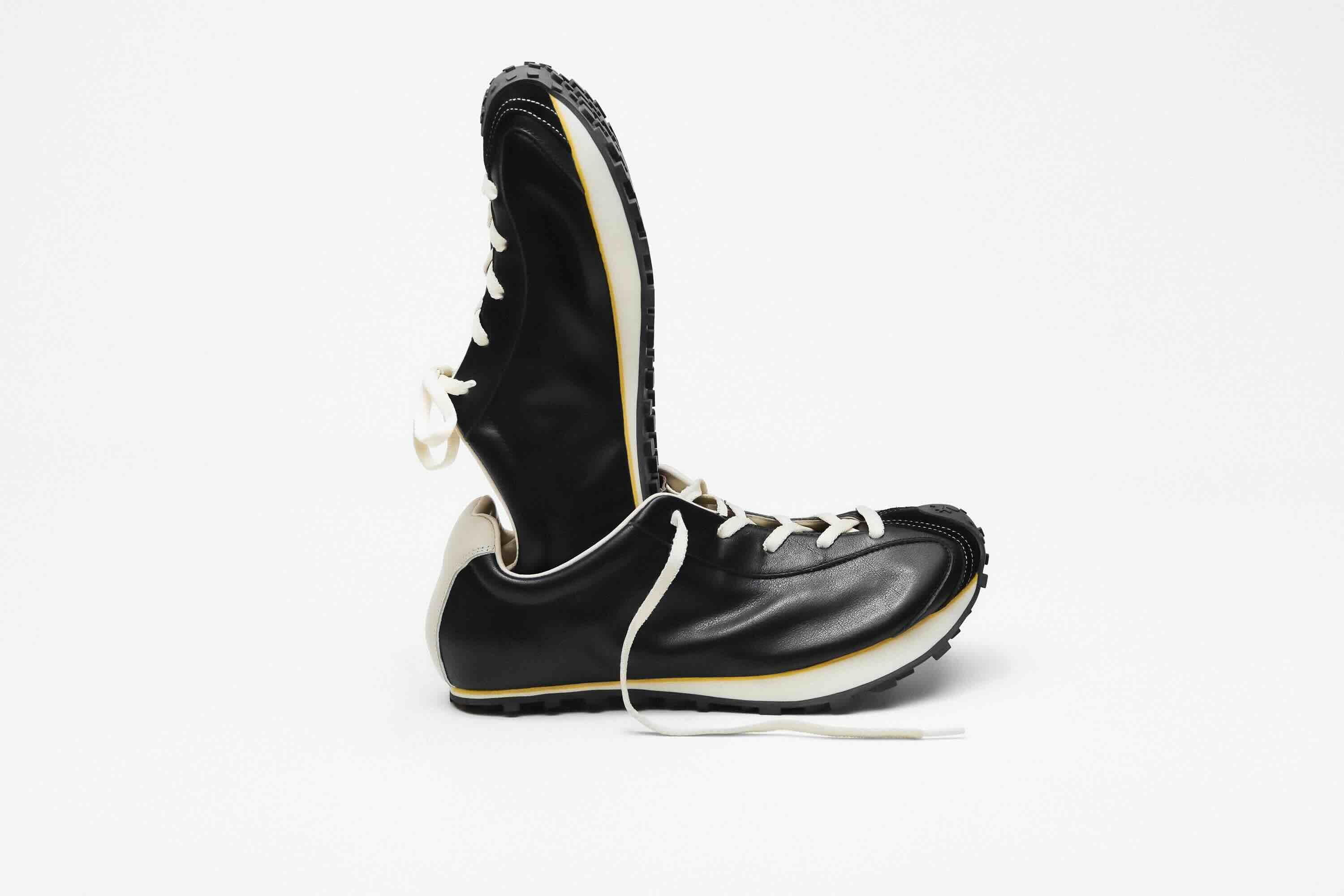 Heel Drop Racer in black